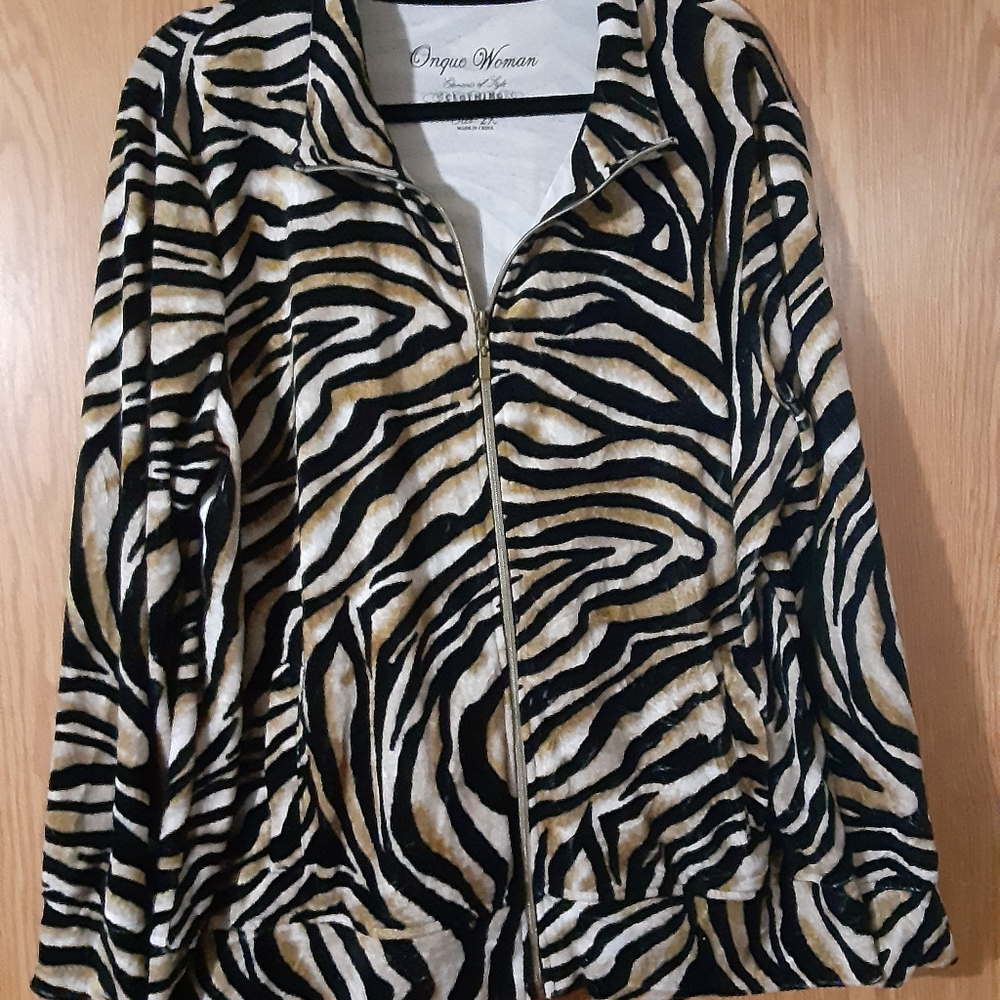 Onque Womens sz 2X velour animal print jacket